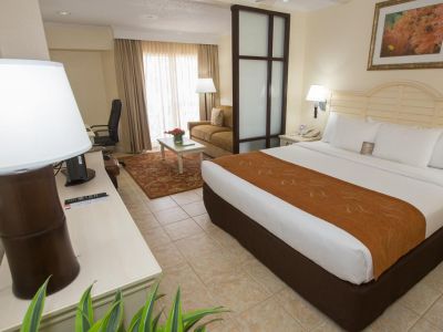 Comfort Suites Paradise Island 3*